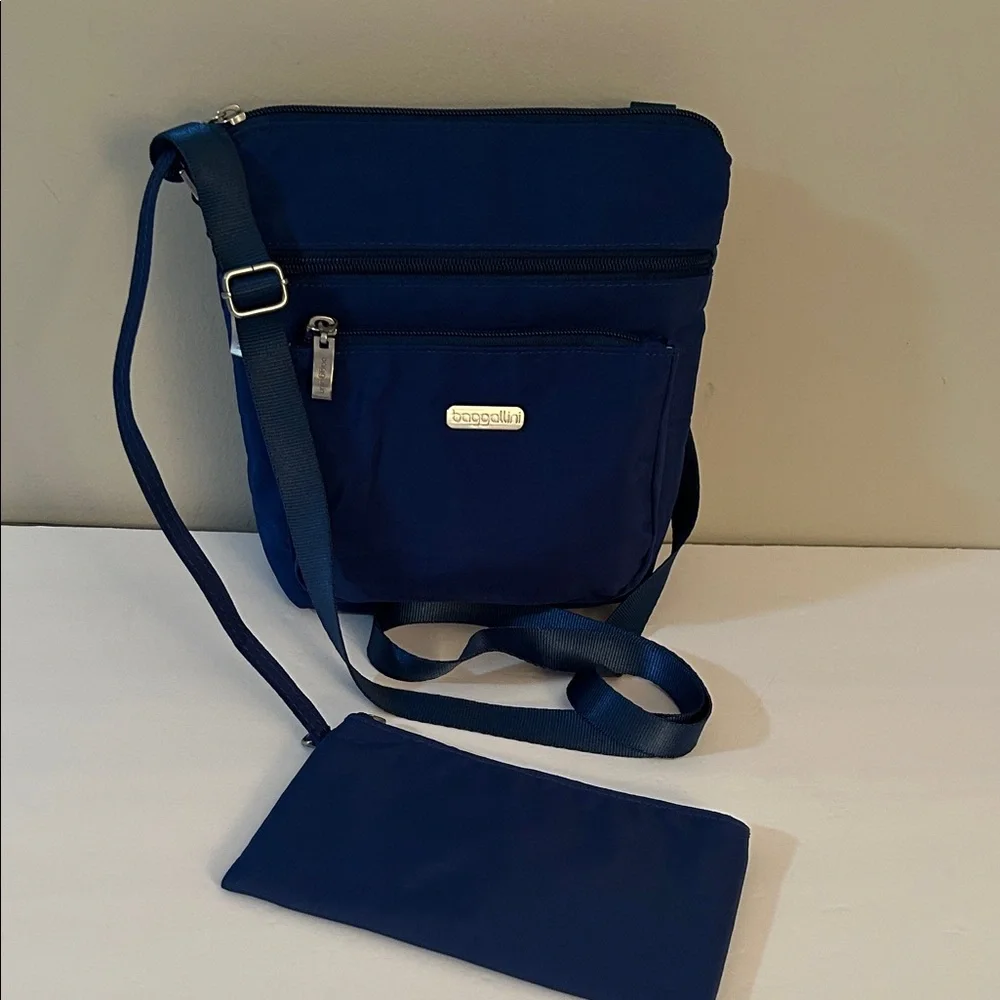 Baggallini Crossbody in Royal Blue